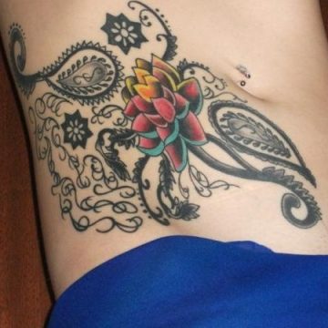 Tatouage ventre femme : 50+ idées de tatouages et leurs significations 3