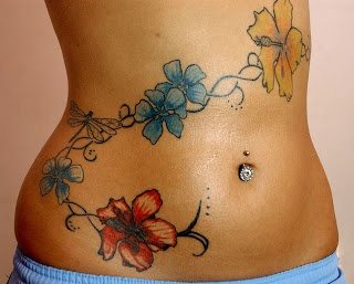 Tatouage ventre femme : 50+ idées de tatouages et leurs significations 25