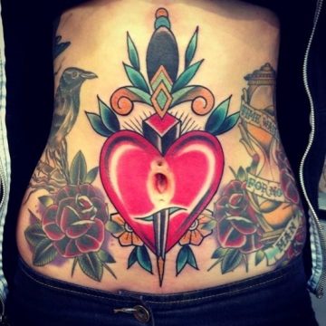 Tatouage ventre femme : 50+ idées de tatouages et leurs significations 26
