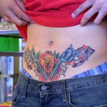 Tatouage ventre femme : 50+ idées de tatouages et leurs significations 34