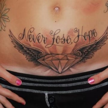 Tatouage ventre femme : 50+ idées de tatouages et leurs significations 55
