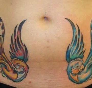 Tatouage ventre femme : 50+ idées de tatouages et leurs significations 58