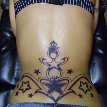 Tatouage bas du dos femme : 30+ idées de tatouages et leurs significations 30