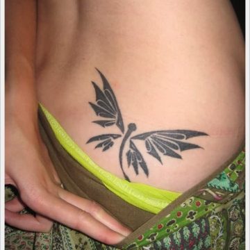 Tatouage bas du dos femme : 30+ idées de tatouages et leurs significations 35