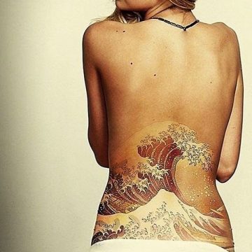 Tatouage bas du dos femme : 30+ idées de tatouages et leurs significations 53