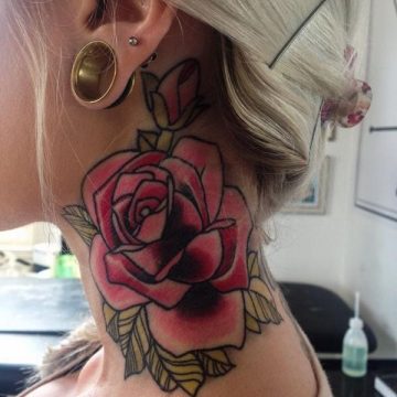 Tatouage nuque femme : 30+ idées de tatouages et leurs significations 16