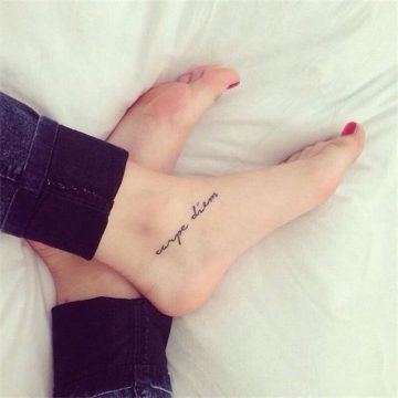 Tatouage cheville femme : 25+ idées de tatouages et leurs significations 3
