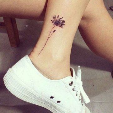 Tatouage cheville femme : 25+ idées de tatouages et leurs significations 8