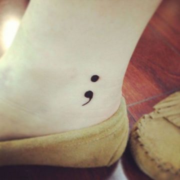 Tatouage cheville femme : 25+ idées de tatouages et leurs significations 14