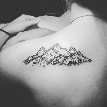 Tatouage épaule femme : 25+ idées de tatouages et leurs significations 135