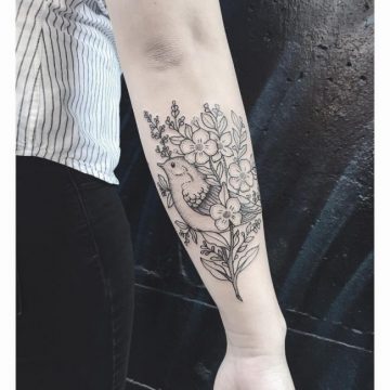 Tatouage bras femme : 50+ idées de tatouages et leur signification 212