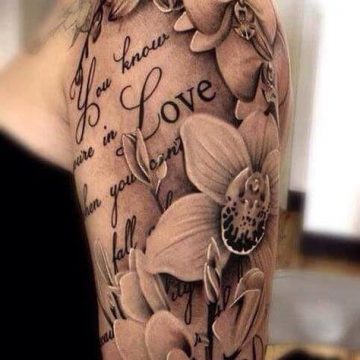 Tatouage bras femme : 50+ idées de tatouages et leur signification 296