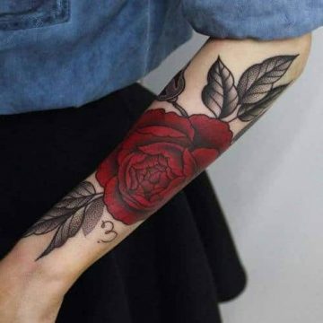 Tatouage bras femme : 50+ idées de tatouages et leur signification 309