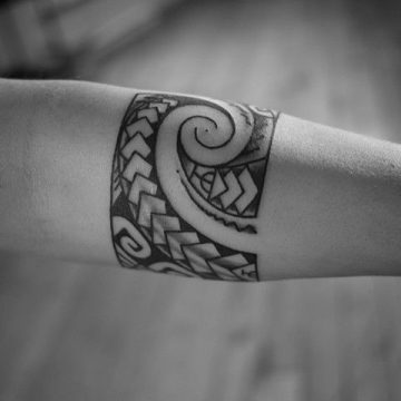 Tatouage Polynésien femme : 25+ idées de tatouages et sa signification 21