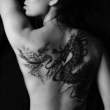 Tatouage dos femme : 50+ idées de tatouages et leurs significations 27