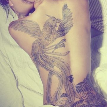Tatouage dos femme : 50+ idées de tatouages et leurs significations 32