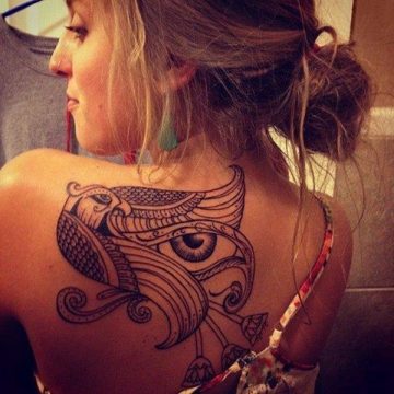 Tatouage dos femme : 50+ idées de tatouages et leurs significations 78