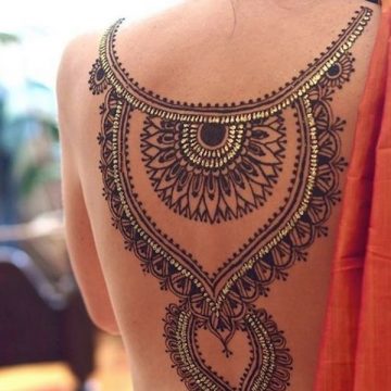 Tatouage dos femme : 50+ idées de tatouages et leurs significations 19