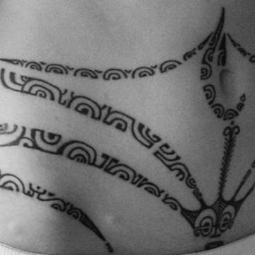 Tatouage Polynésien femme : 25+ idées de tatouages et sa signification 22