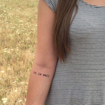 Tatouage Phrase femme : 35+ idées de tatouages et sa signification 9