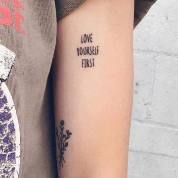 Tatouage Phrase femme : 35+ idées de tatouages et sa signification 25