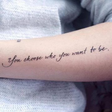 Tatouage Phrase femme : 35+ idées de tatouages et sa signification 37