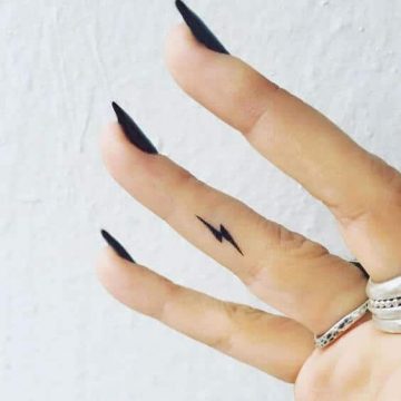 Tatouage Réaliste femme : 15+ idées de tatouages et sa signification 18