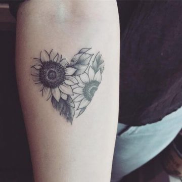 50 idées de tatouages de tournesol pour femme 19