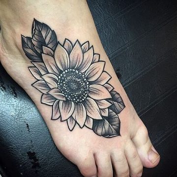 50 idées de tatouages de tournesol pour femme 22