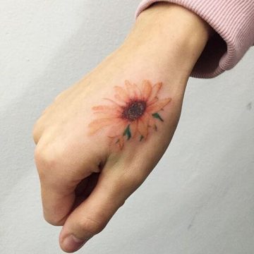 50 idées de tatouages de tournesol pour femme 34