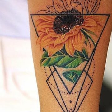50 idées de tatouages de tournesol pour femme 39
