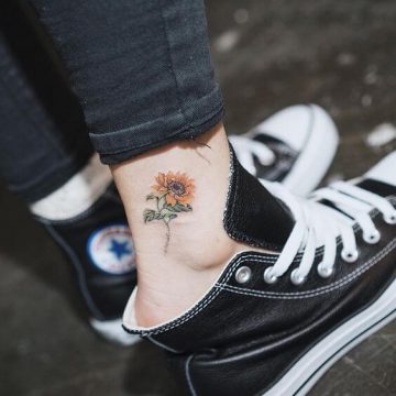 50 idées de tatouages de tournesol pour femme 46