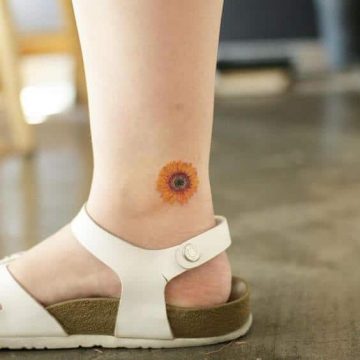 50 idées de tatouages de tournesol pour femme 50