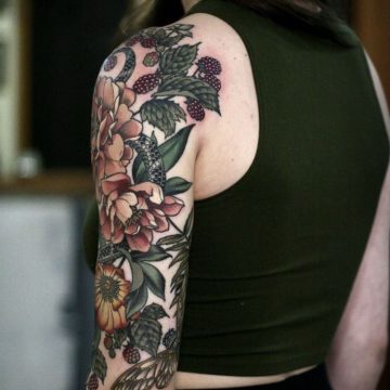 Tatouage bras femme : 50+ idées de tatouages et leur signification 246