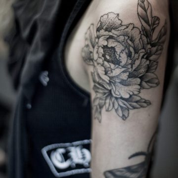 Tatouage bras femme : 50+ idées de tatouages et leur signification 253