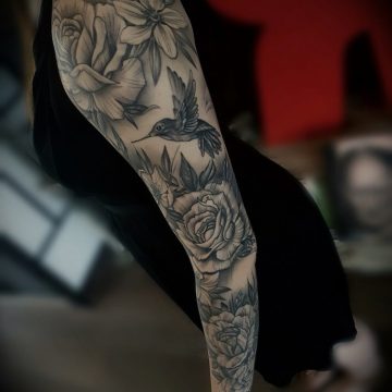 Tatouage bras femme : 50+ idées de tatouages et leur signification 356