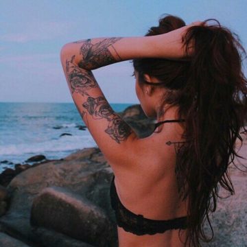 Tatouage bras femme : 50+ idées de tatouages et leur signification 358