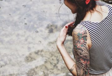 Photo d'un tatouage sur le bras d'une femme