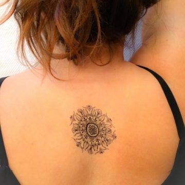 Tatouage dos femme : 50+ idées de tatouages et leurs significations 12