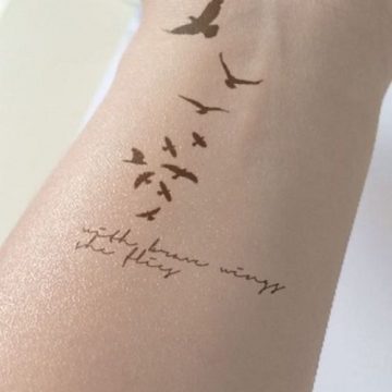 Tatouage bras femme : 50+ idées de tatouages et leur signification 220