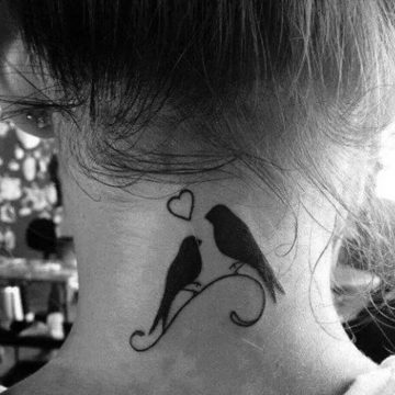 Tatouage épaule femme : 25+ idées de tatouages et leurs significations 98