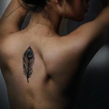 Tatouage épaule femme : 25+ idées de tatouages et leurs significations 82