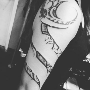 Tatouage Tribal femme : 50+ idées de tatouages et sa signification 82