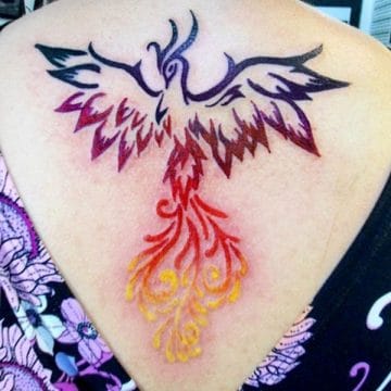 Tatouage phoenix femme : 45+ idées de tatouages et leurs significations 56