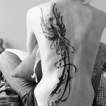 Tatouage phoenix femme : 45+ idées de tatouages et leurs significations 47
