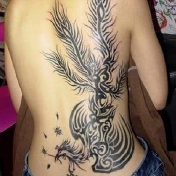 Tatouage phoenix femme : 45+ idées de tatouages et leurs significations 39