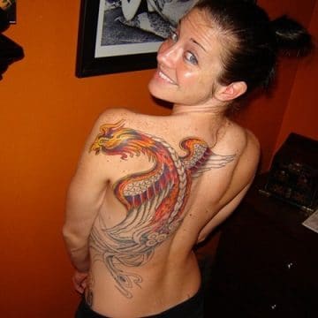 Tatouage phoenix femme : 45+ idées de tatouages et leurs significations 35