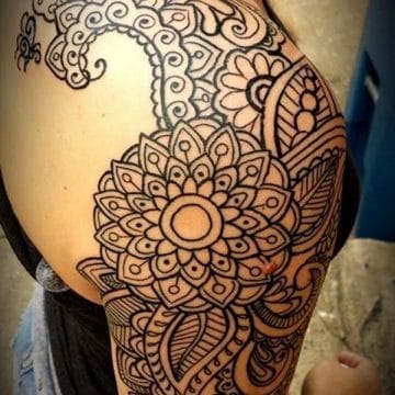 Tatouage mandala femme : 50+ idées de tatouages et leurs significations 181