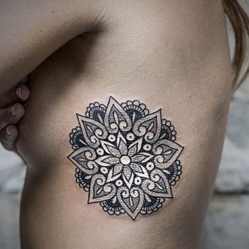 Tatouage mandala femme : 50+ idées de tatouages et leurs significations 163