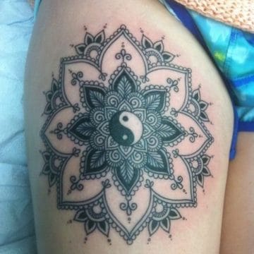 Tatouage mandala femme : 50+ idées de tatouages et leurs significations 138